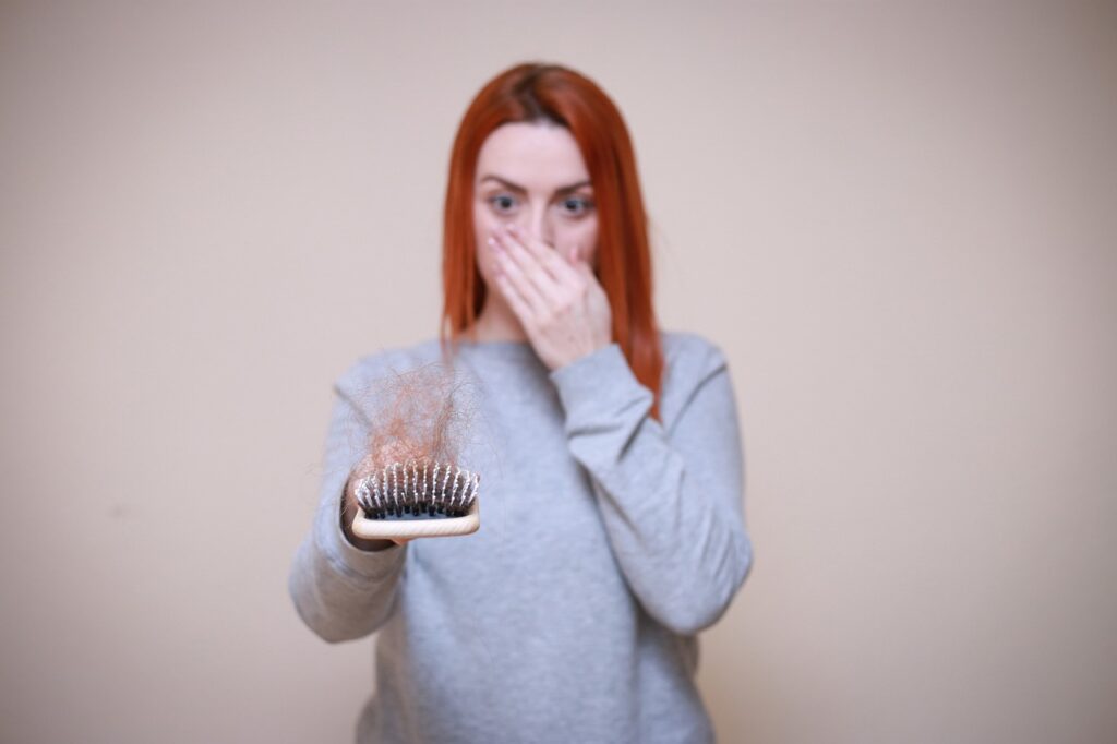 A stressz és a hajhullás: Van kapcsolat?